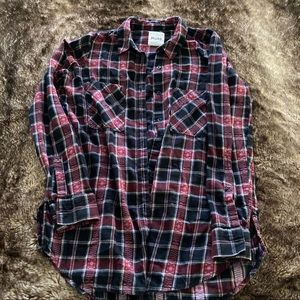 Flannel button down shirt in blk and red sz M